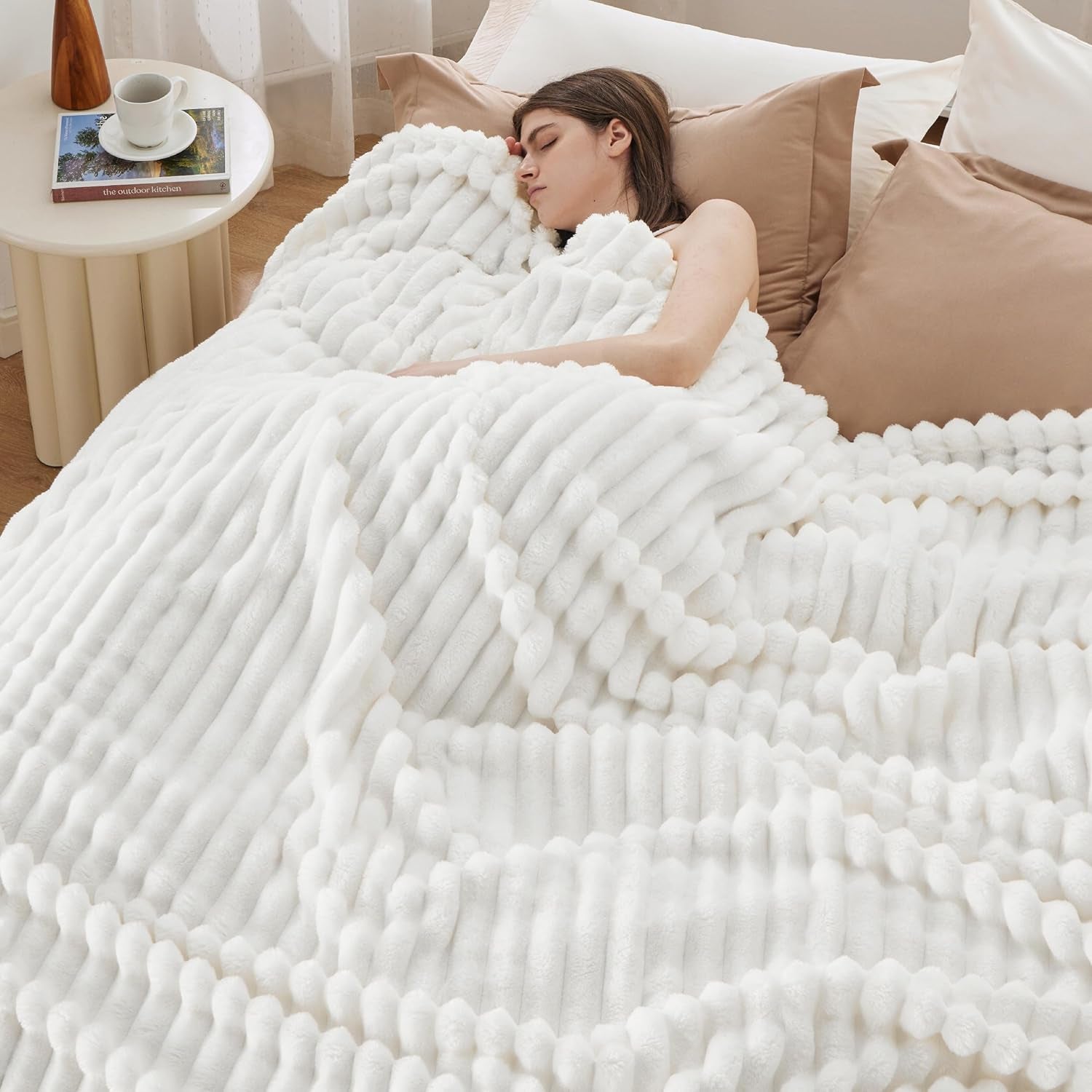 King Size Blanket for Bed - Super Soft Cozy Blankets for Women, Cute Large Fleece Blanket for Girls, White, 108X90 Inches
